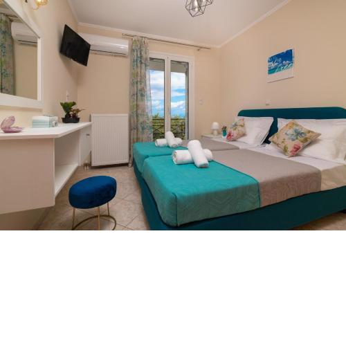Sosos 2 Bedroom House with Sea View