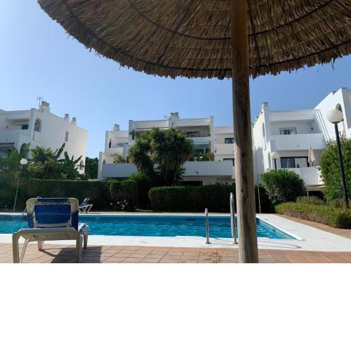 Sotogrande, 2 floors apartment full south terraces, pool and garden views, 5 minutes drive to beaches and port
