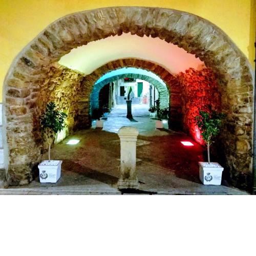 Sotto L'Arco