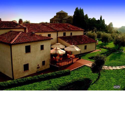 Sovana Hotel & Resort