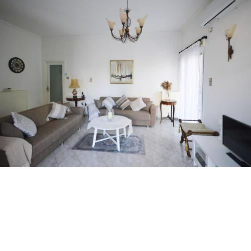 Spacious 1 bedroom apartment at Glifada