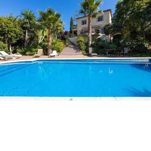 Spacious 10guest Villa in Puerto Banus with pool