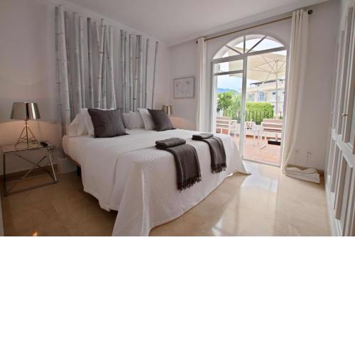 Spacious 2 Bed Duplex in Aloha Gardens close to Puerto Banus