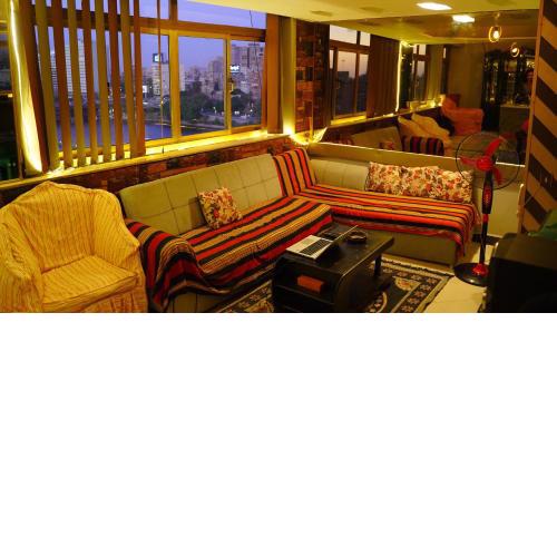 Spacious 2 Bedroom Apt Viewing the Holy Nile