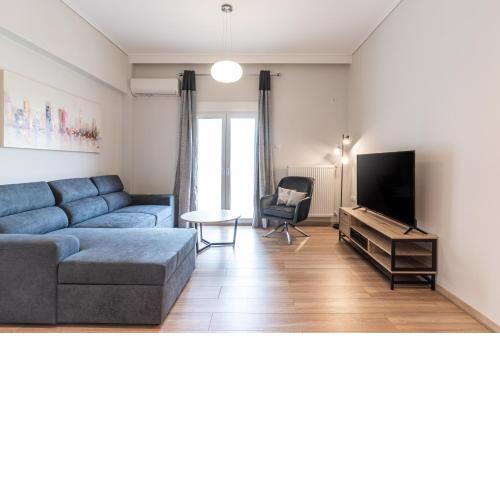 Spacious 2BD apt next to metro