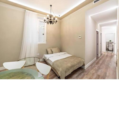 Spacious 3 Bedroom Apartment in Centro