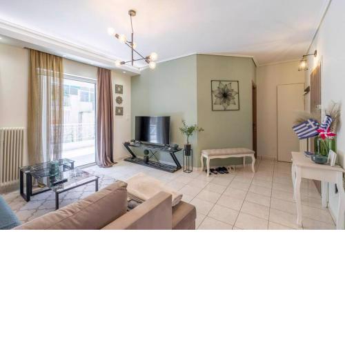 Spacious 3 bedroom/2 bathroom apt next to Metro