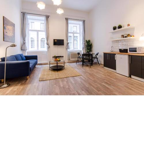 Spacious 3 Room Apartment In Downtown Budapest