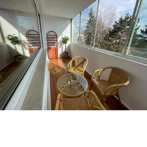 Spacious 3bd top floor flat close to lake (103m²)