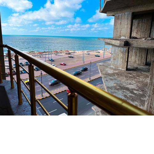 SPACIOUS 3BED APT BEACH FRONT VIEW OF ALEXANDRIA