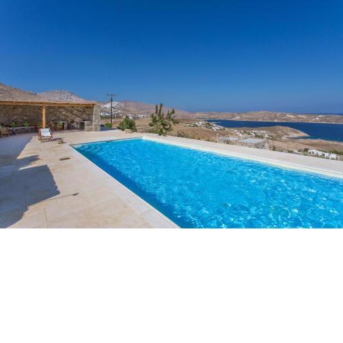 Spacious 6 bdrm Stone Villa with Pool