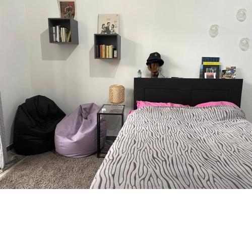 Spacious and cozy room next to metro