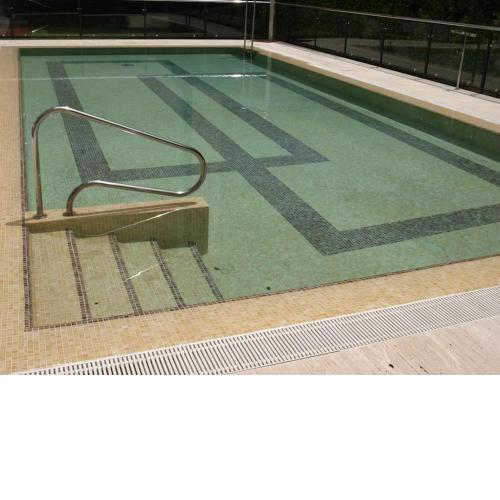 Spacious and great apartment with swimming pool in the center of Madrid by SharingCo.