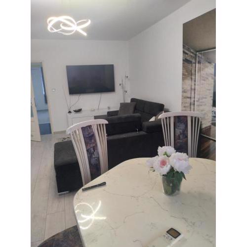 Spacious and luxury 2 bedroom appartment free parking