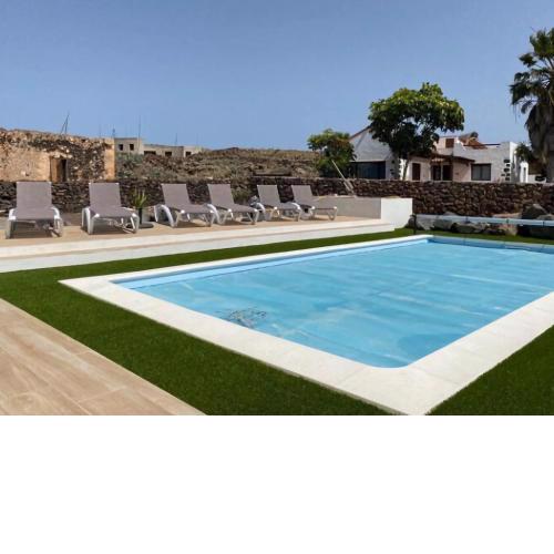 Spacious and quietly located house, with its own swimming pool and inviting terrace