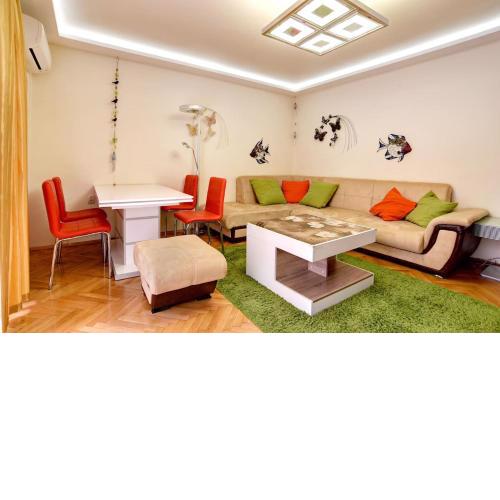 Spacious and Stylish Apartment in the Heart of Sofia plus Parking