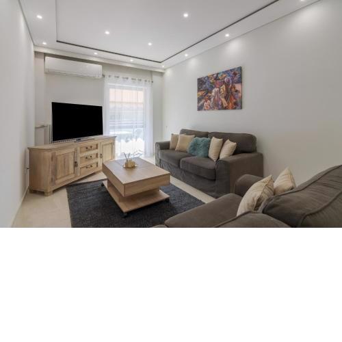 Spacious and Stylish Flat For 4 Ppl