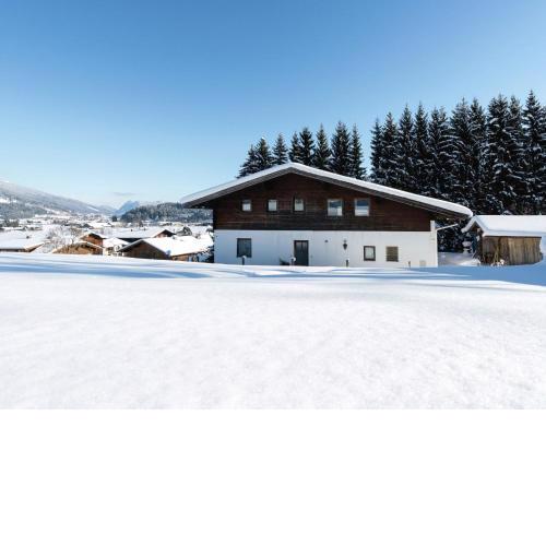 Spacious apartment in Flachau with balcony and sauna access