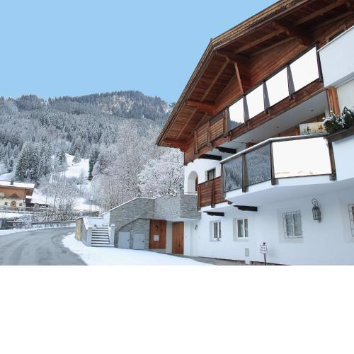 Spacious apartment in Kitzb hel near the Hahnenkamm cable car