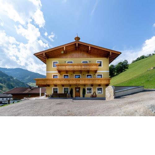 Spacious Apartment in Saalbach with Ski boot heaters