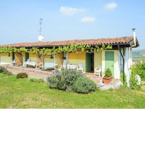 Spacious Apartment in Santa Maria della Versa with Terrace