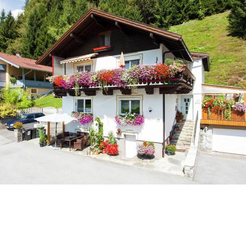 Spacious Apartment in Stuhlfelden near Ski Area