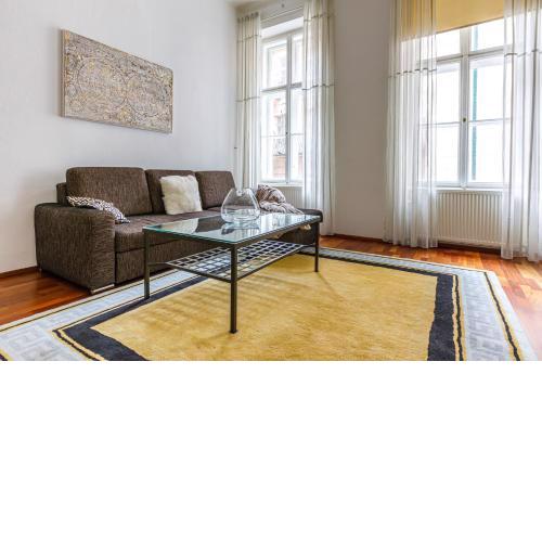 Spacious apartment in the heart of Old Town