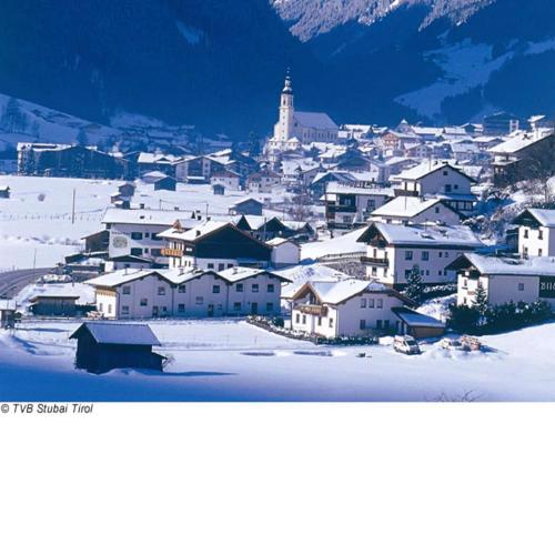Spacious Apartment in the Stubaital with Mountain Views