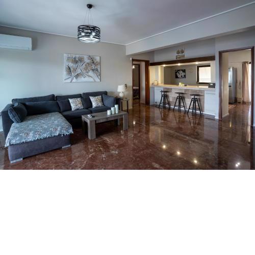 Spacious Apt in Glyfada! Next to Center and Beach!