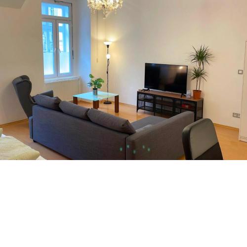 Spacious APT in Perfect Location for Family