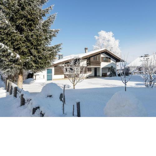 Spacious Chalet in Maishofen near Forest