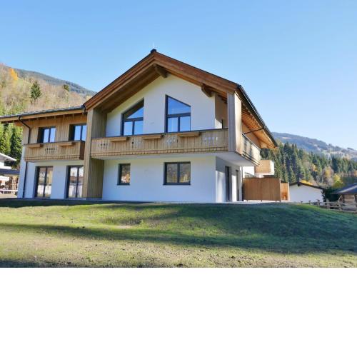 Spacious Chalet in Saalbach Hinterglemm with Sauna