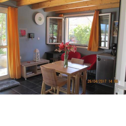 Spacious chalet on a plot of 4000m2 with fruit trees near the beach in Messinia