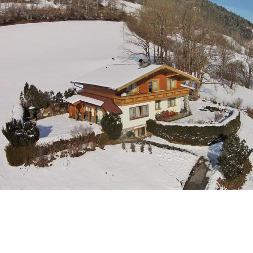 Spacious Chalet with Sauna in Piesendorf