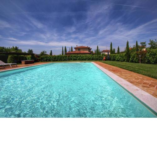 Spacious Cottage in Lucignano with Garden
