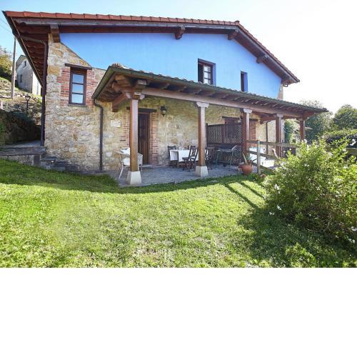 Spacious Cottage in Nava with Swimming Pool