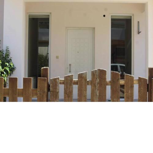 Spacious & Cozy Apartment, with big yard, in Kos