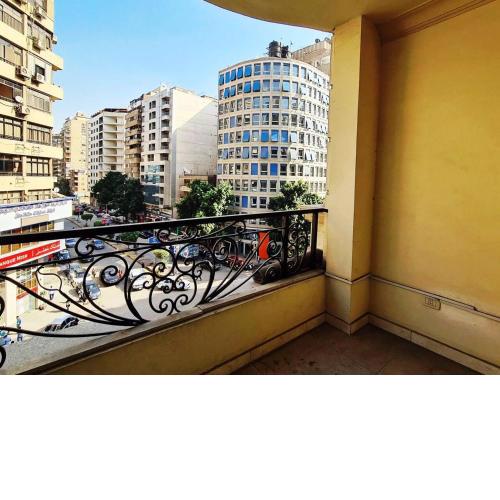 Spacious Executive Luxury Apartment with Balcony