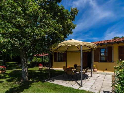 Spacious Farmhouse in Castiglion Fiorentino with Garden