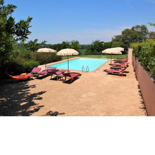 Spacious Farmhouse in Montalto di Castro with Shared Pool
