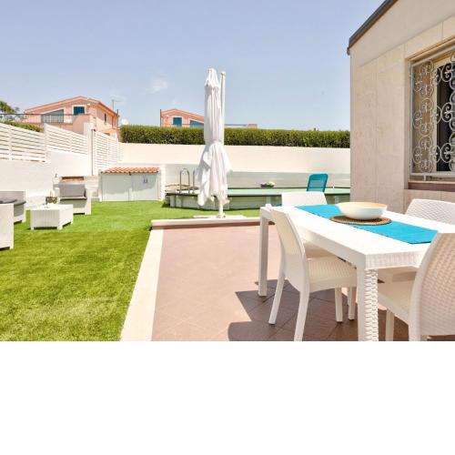 Spacious Holiday Home in Marina di Ragusa with Garden
