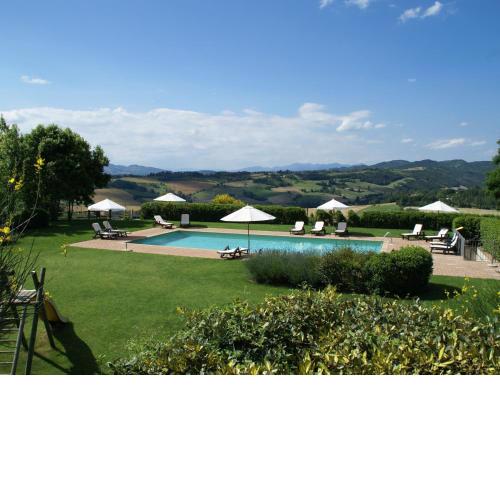 Spacious Holiday Home in Montone with Swimming Pool