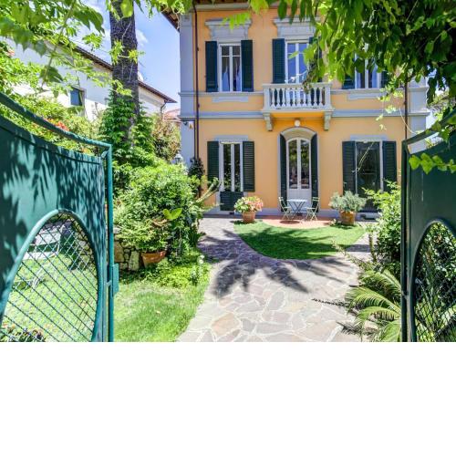 Spacious Holiday Home in Pisa with Private Garden Terrace