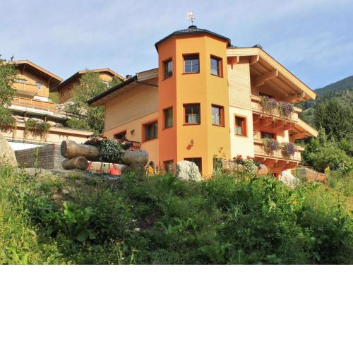 Spacious Holiday Home in Saalbach Hinterglemm near Ski Area