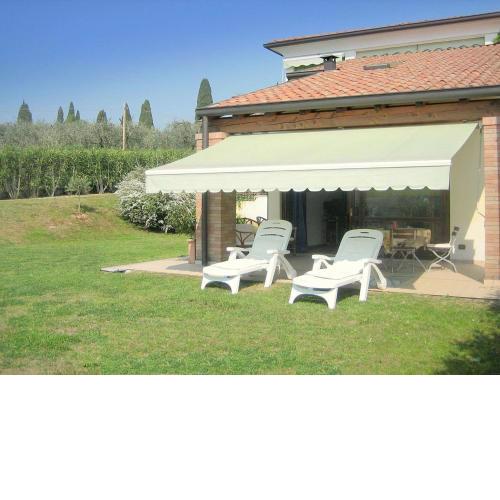 Spacious Holiday Home with Private Garden and Barbecue