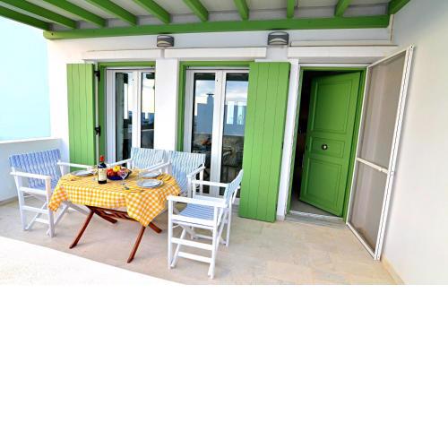 Spacious Modern Apartment near Town and Beach