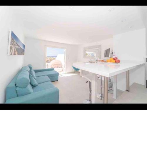 Spacious one bedroom apartment, sea views over looking aqua land