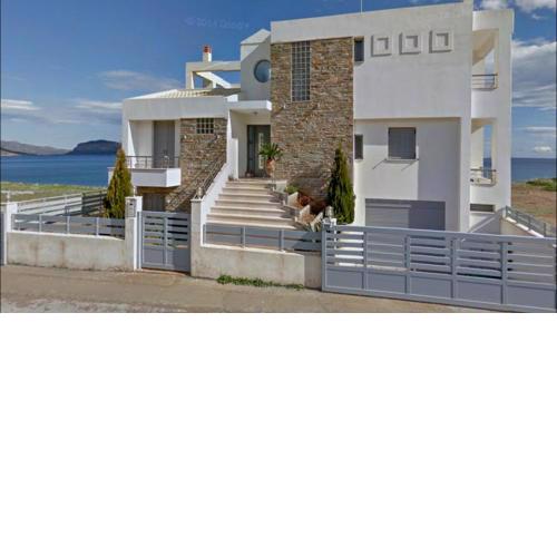 Spacious Seaside House with stunning view & a private beach