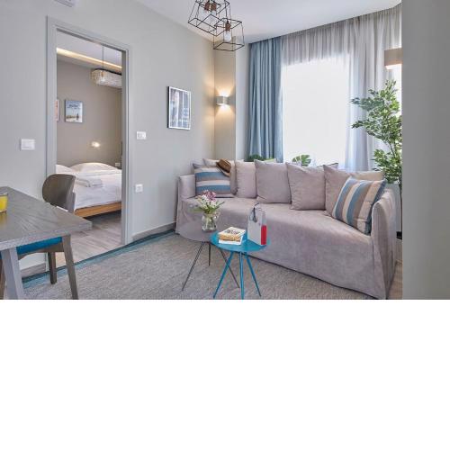 Spacious Suite w. huge balcony + Acropolis view