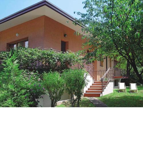 Spacious three-room apartment on the ground floor with garden